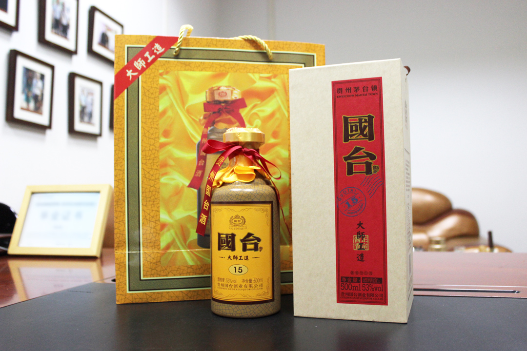 “中國(guó)風(fēng)”國(guó)酒茅臺(tái)俄羅斯白面?？埌b解析